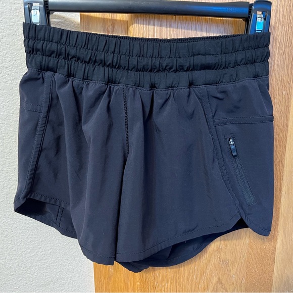 lululemon Pants - Lululemon run speed  up black short. S:4 . Great condition